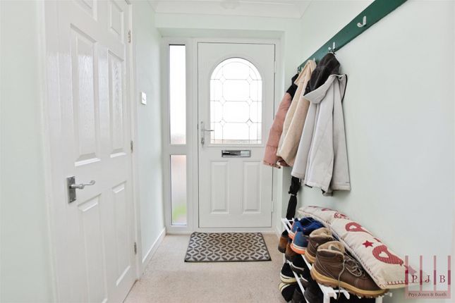 27, Lon Y Mes, Abergele photo 2