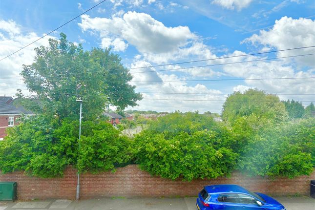 117, Heath Road, Ashton-in-Makerfield photo 2