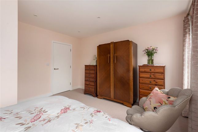 Flat for sale in North Lane, Canterbury, Kent