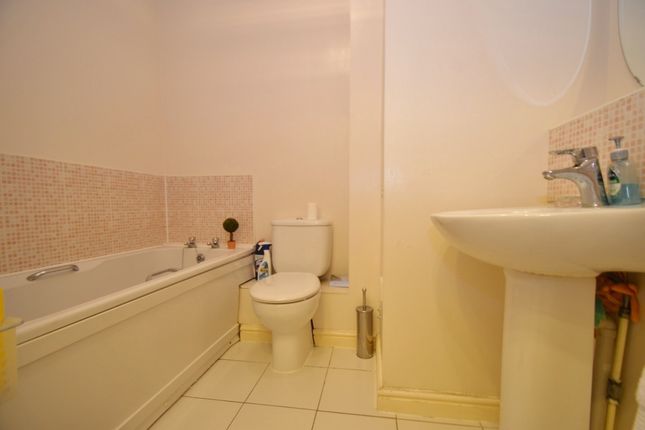 Flat for sale in Fleming Court, Hurworth Avenue, Langley, Berkshire