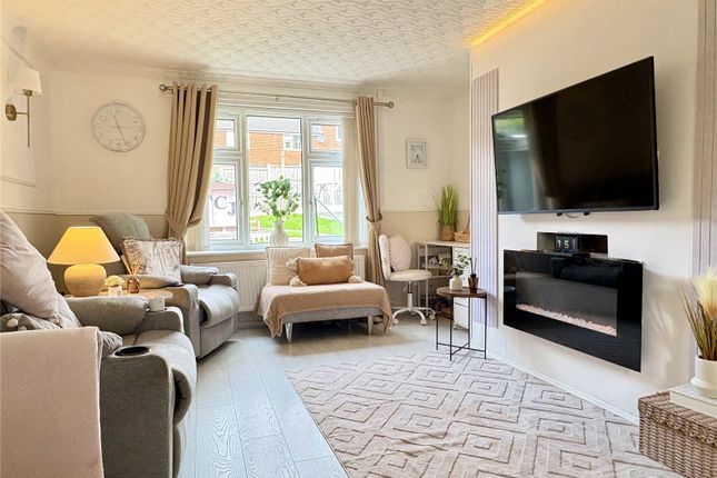 33, Littlemoor Lane, Greater Manchester photo 3