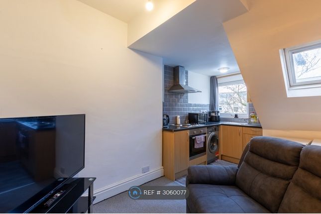 Flat   Thornton Road, Morecambe photo 3