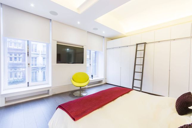 Flat for sale in Whitehall, St James's, London