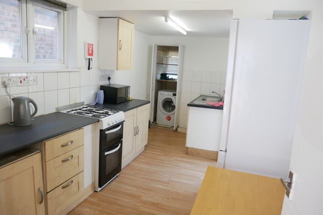 Lansbury Drive, Hayes photo 5