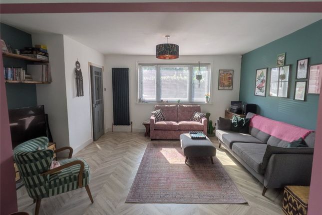 8, Woodlake Avenue, Manchester photo 2