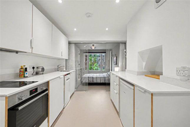 First Floor Flat, 3, Waterloo Terrace, London photo 3