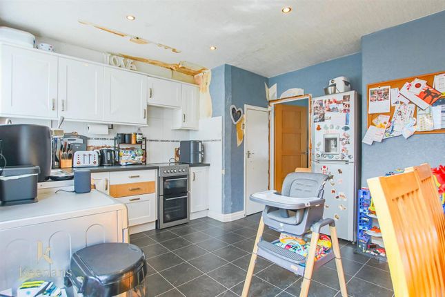 8, Heys Close North, Manchester photo 4