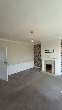 1 Lindale Crescent, Burnley photo 3