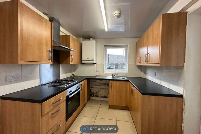 Flat   Folly Lane, Warrington photo 5