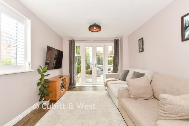 4, Tanners Way, Faygate photo 3