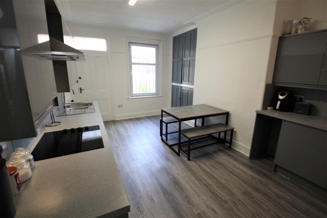 Estcourt Avenue, Leeds photo 4