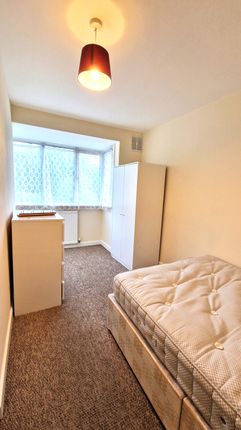 Thumbnail Room to rent in Eaton Green Road, Luton