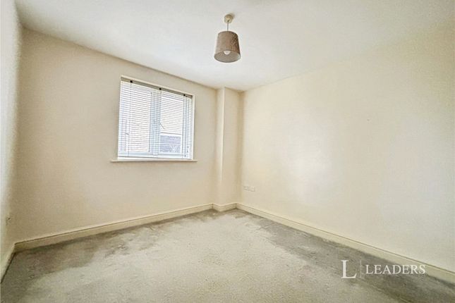 Regents Park Road, Hampshire photo 5