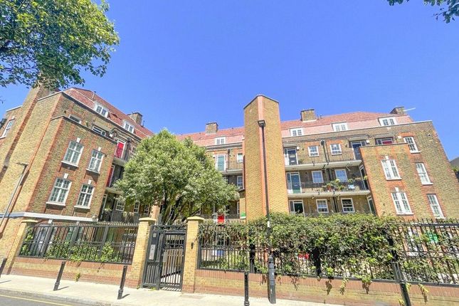 1-bed flat on Flat 14, London, £425,000