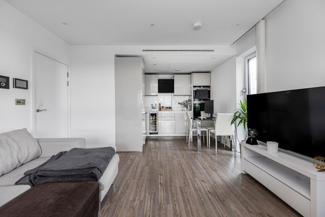 Apt 2002 Wiverton Tower, 4 New Drum Street, E1 7AT, New Drum Street, London photo 3