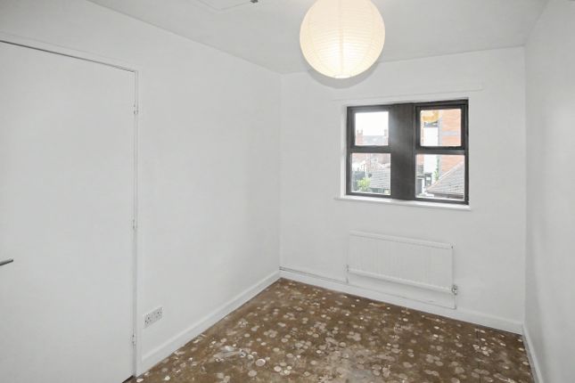 Flat 5, Clarendon Court, Wakefield photo 4