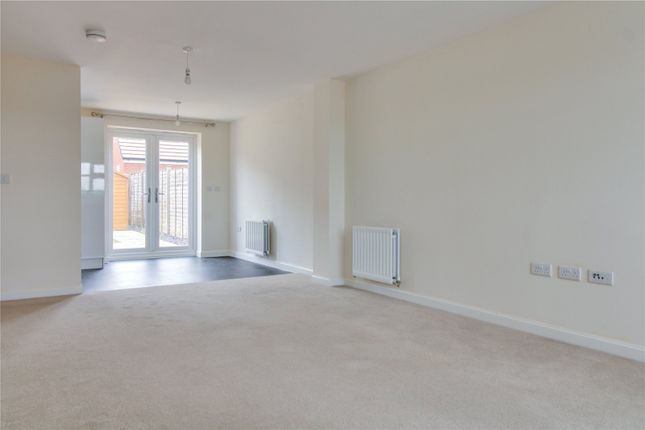 Mackay Crescent, Swindon photo 3
