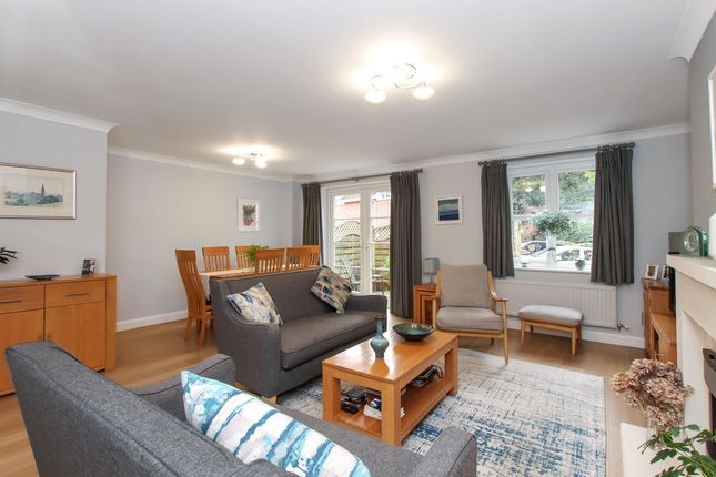 16, Dunsley Place, Tring photo 3
