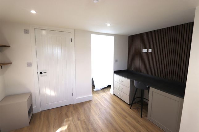 Studio, 23, Central Avenue, Southend-On-Sea photo 2