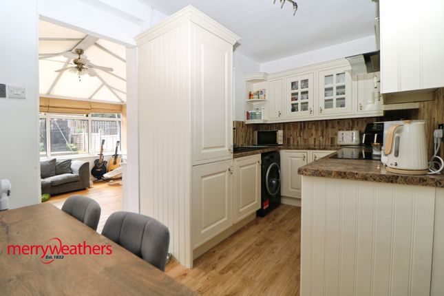 6, Crompton Avenue, Barnsley photo 4