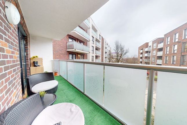 91, Williams Way, Wembley, Middlesex photo 3