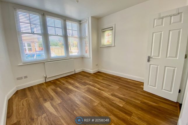Thumbnail Flat to rent in Raphael Road, Hove