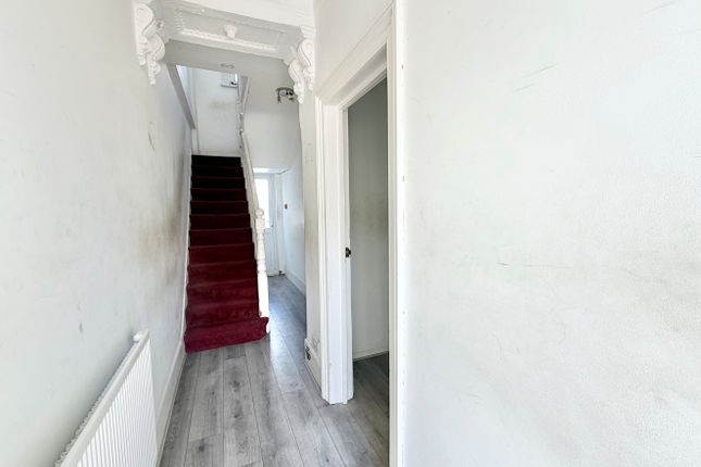 27a, Saunders Road, Plumstead photo 2