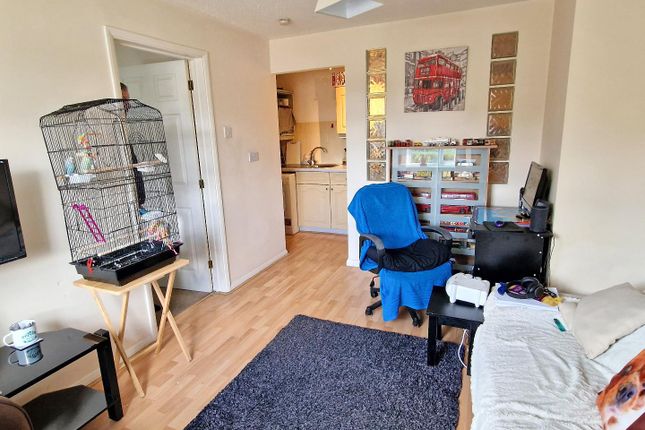 Flat for sale in Kingfisher Way, Bicester