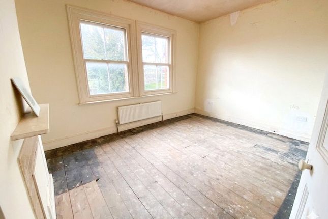Flat 2, Silverthorne, 124, London Road, Surrey photo 4