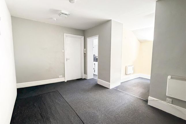 Flat 1, 24, Enys Road, Eastbourne photo 2