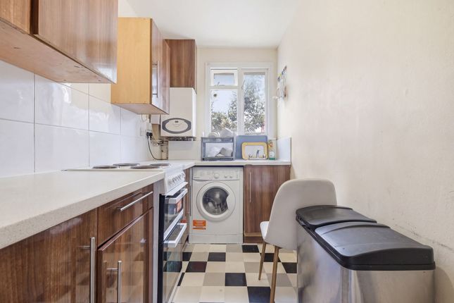 Flat A, 32 Barnabas Road, London photo 4