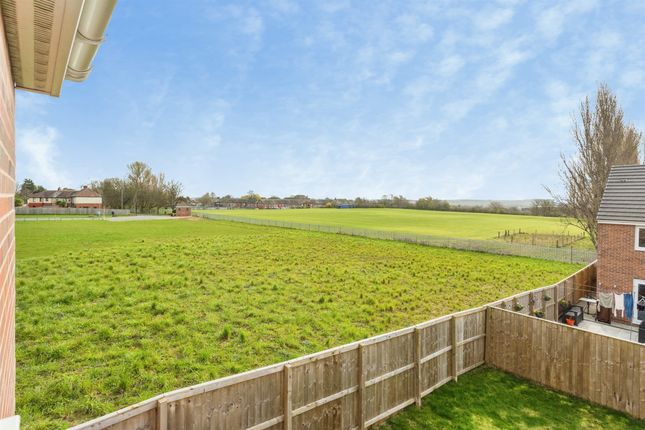 12, Bobbin Way, WAKEFIELD photo 3