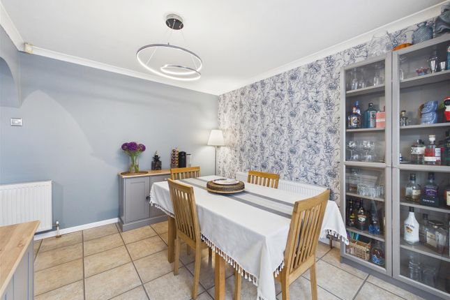 9, Robert Close, Dronfield photo 4