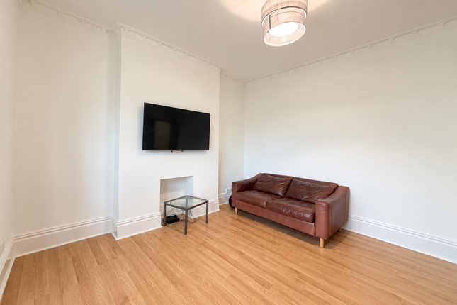 Room 7, 104 Bryn Road, Swansea photo 5