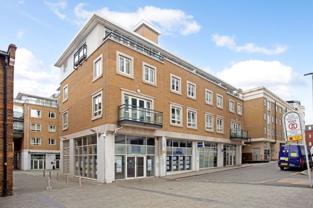 Flat for sale in Brewhouse Lane, London