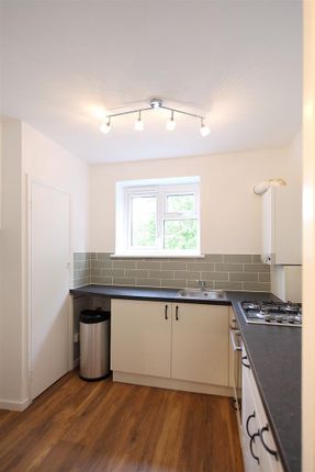 47, Lamport Close, London photo 5