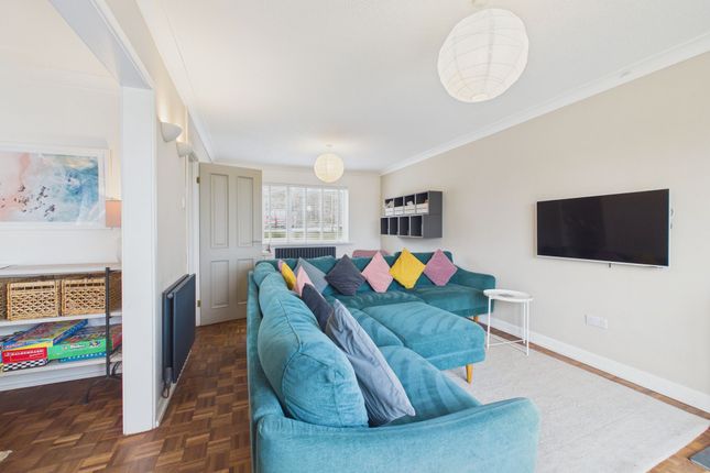 13 Strawberry Gardens, Tenby photo 4