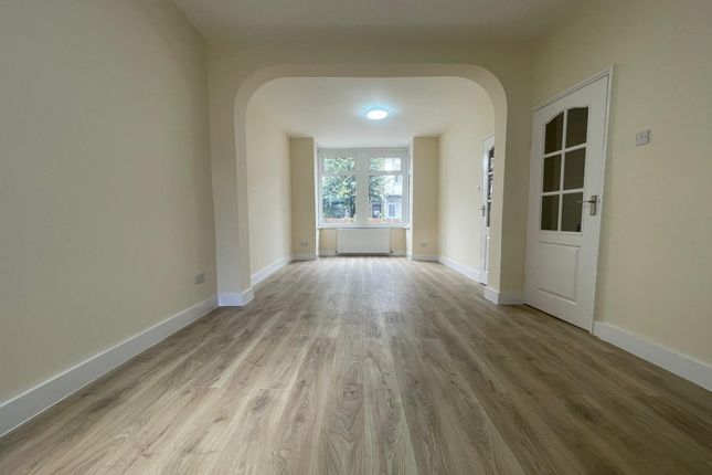 33, Rixsen Road, Manor Park, London photo 2
