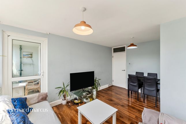 Flat 22, Totteridge House, 15, Yelverton Road, London photo 4