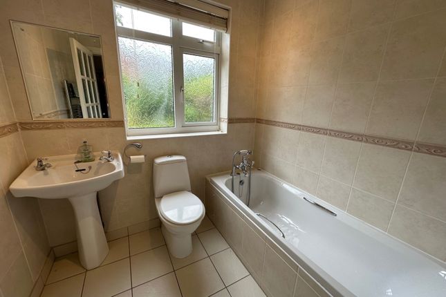 Bungalow to rent in Bowling Green Road, Hinckley