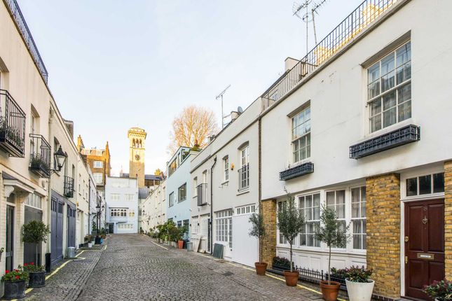 Mews house to rent in Ennismore Mews, London
