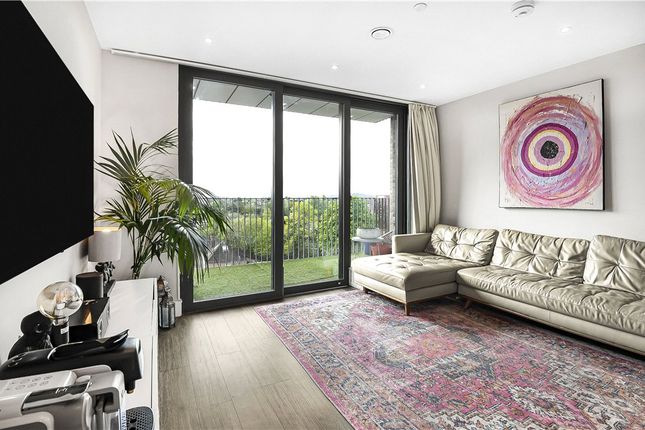 Flat for sale in Fairfield Avenue, Staines-Upon-Thames, Surrey