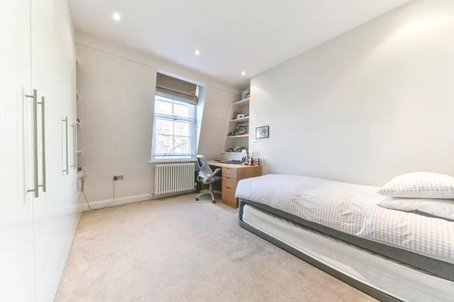 Flat to rent in Coleherne Court, Old Brompton Road, London