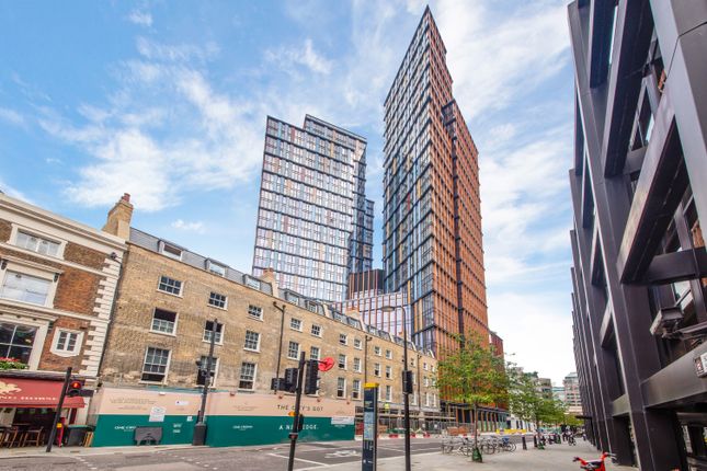 Flat to rent in One Crown Place, The City, London