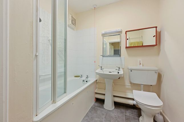 21 Vernon Court, 35, Gordon Road, Ealing photo 4
