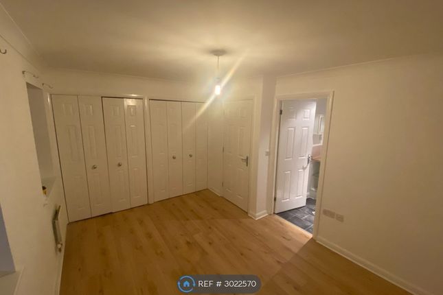 Paignton Close, Romford photo 3