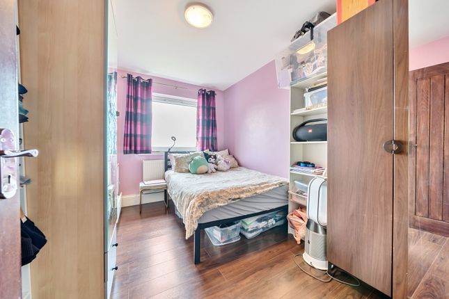 Flat for sale in Norley Vale, London