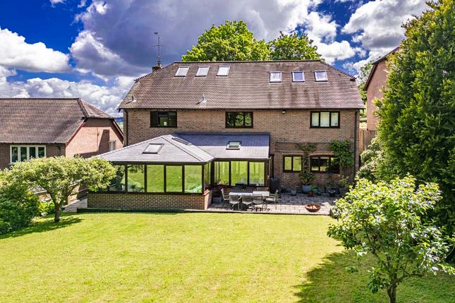 4 Hill Gardens, Streatley on Thames photo 2