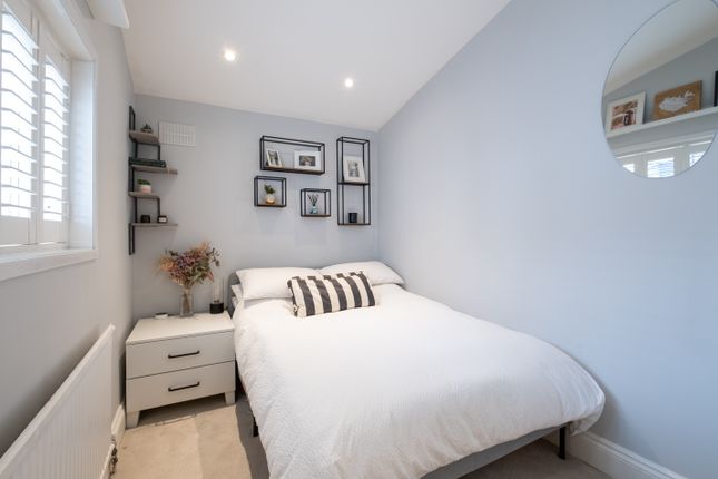 Flat for sale in Ritherdon Road, London