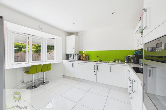 20, FLORA WAY, ROCHESTER photo 3